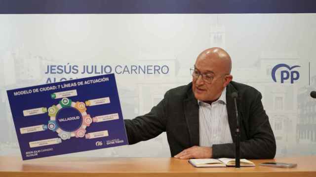 Jesús Julio Carnero, candidato del PP de Valladolid al Ayuntamiento de Valladolid, ofrece una rueda de prensa para explicar los detalles de las líneas estratégicas del programa electoral.