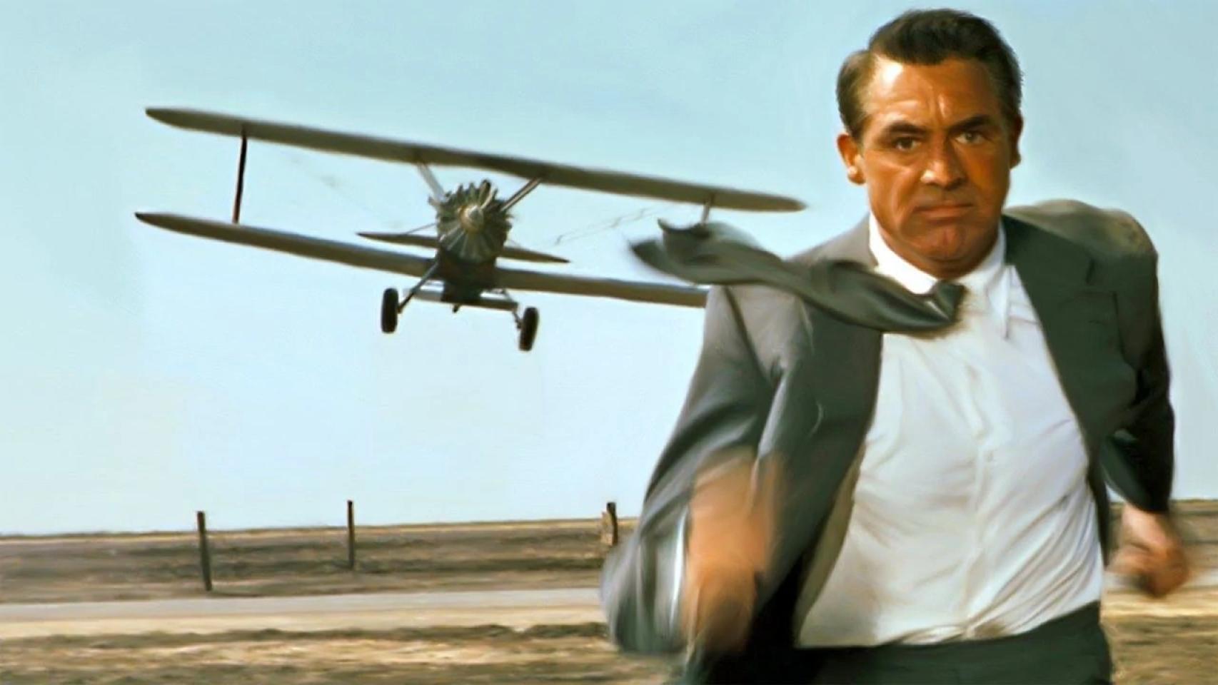 El actor Cary Grant en una escena inolvidable de 'Con la muerte en los talones' (Alfred Hitchcock, 1959)