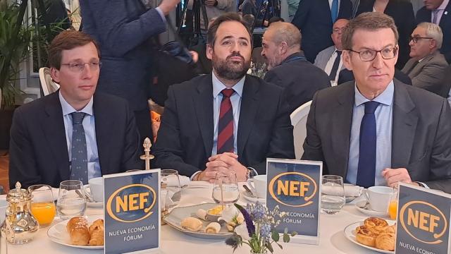 Martínez Almeida, Paco Núñez, y Alberto Núñez Feijóo. Foto: Twitter @NewEconomyForum.