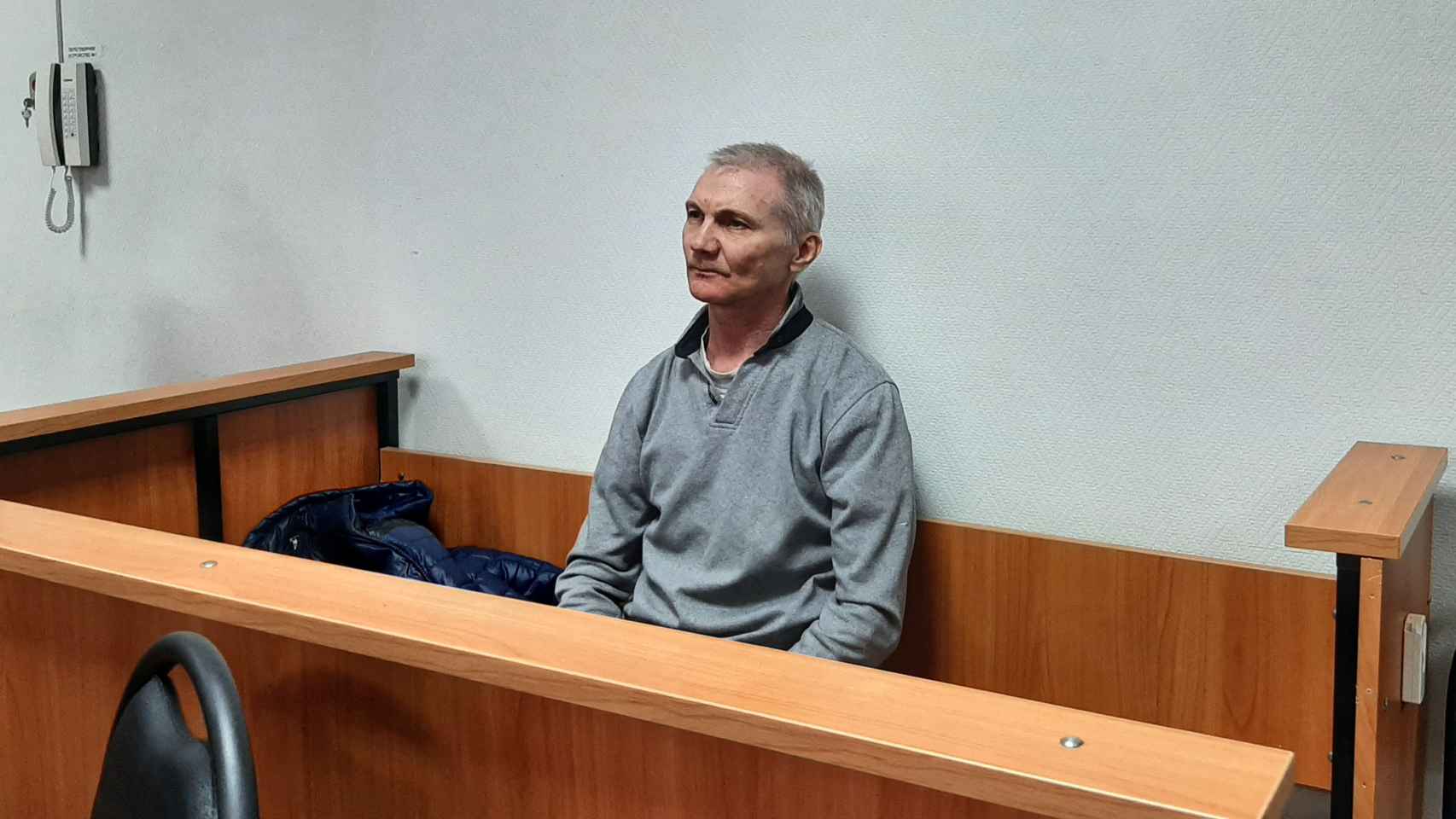 Alexéi Moscaliov, condenado a dos años de cárcel por un dibujo contra la guerra de su hija.