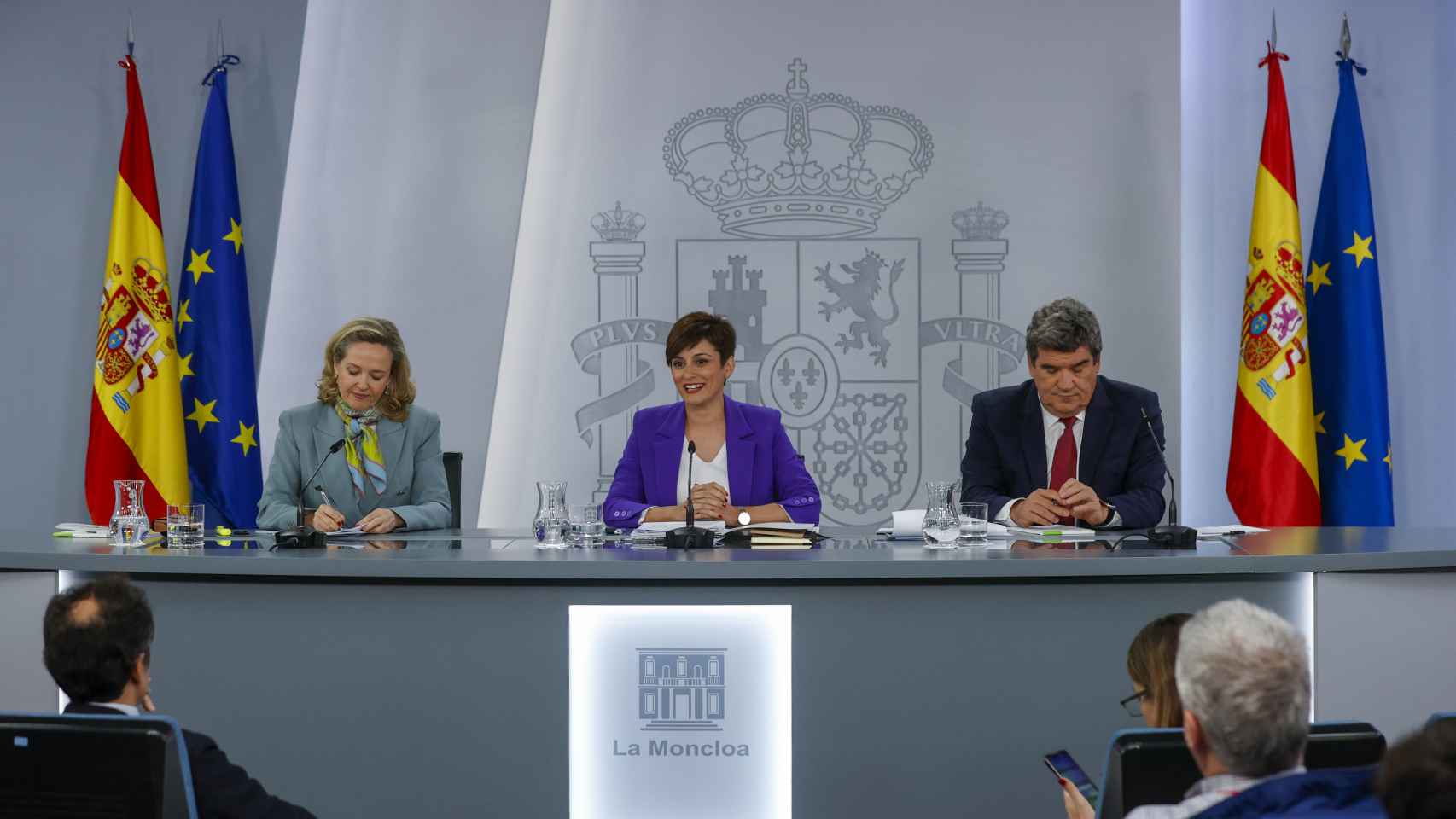 La vicepresidenta económica, Nadia Calviño, la ministra portavoz, Isabel Rodríguez, y el ministro de Inclusión, Seguridad Social y Migraciones, José Luis Escrivá.