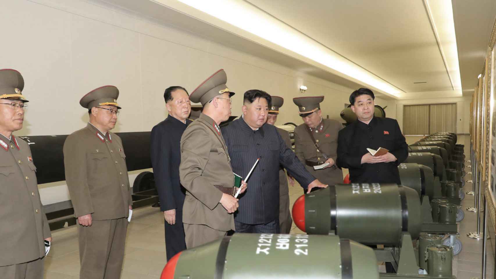 El líder norcoreano con las ojivas nucleares Hwasan-31