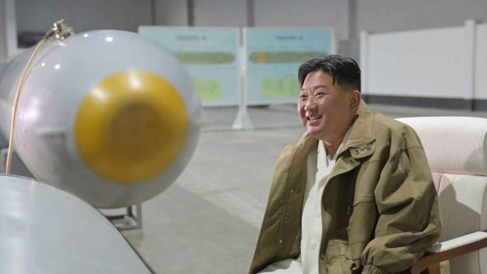 Kim Jong-un, junto al submarino no tripulado Haeil
