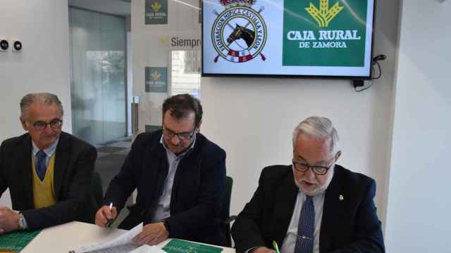 Firma del convenio de colaboración entre Caja Rural de Zamora y la Federación de Hípica de Castilla y León.