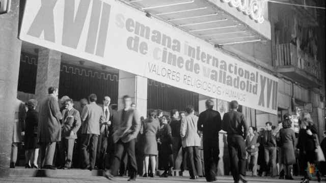 Imagen del extinto Cine Avenida durante la XVII edición de la Semana Internacional de Cine Religioso de Valladolid, celebrada en 1972.