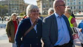 La exconsellera de Educación de la Generalitat Clara Ponsatí junto a su abogado Gonzalo Boye, este martes.