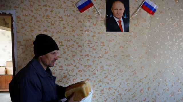 Una foto de Putin en la residencia de un voluntario del ejército ruso en Lugansk.