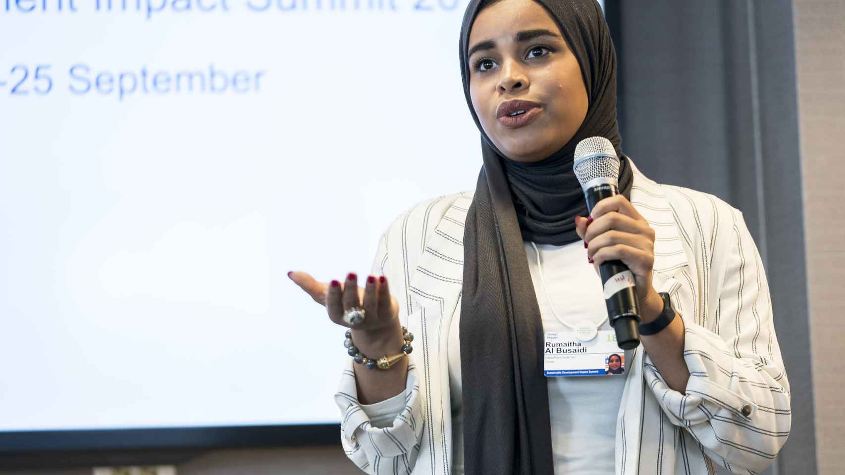 Rumaitha Al Busaidi durante la Cumbre sobre el impacto del desarrollo sostenible del Foro Económico Mundial de 2018.