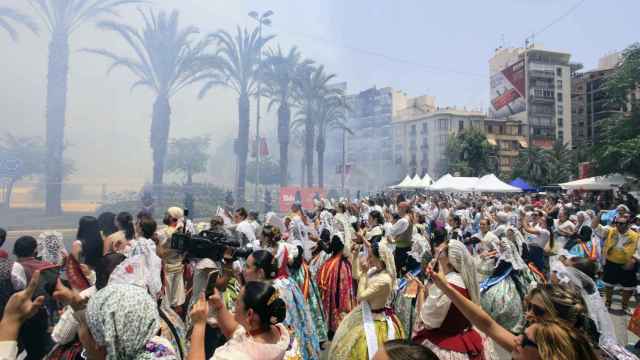 El Ayuntamiento de Alicante presenta las bases para los espectáculos de fuego en la ciudad.