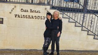 Un pueblo zamorano se vuelca en ayudar a dos vallisoletanas a sacar adelante el sueño de su casa rural