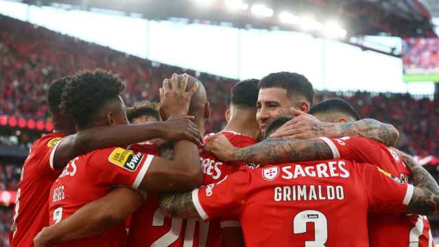 Jugadores del Benfica celebrando un gol.