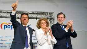 Carlos Mazón y Amparo Folgado, junto al expresidente Mariano Rajoy en Torrent. EE