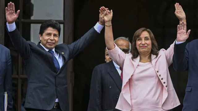 La Fiscalía de Perú abre una investigación contra Boluarte y Castillo por blanqueo de capitales