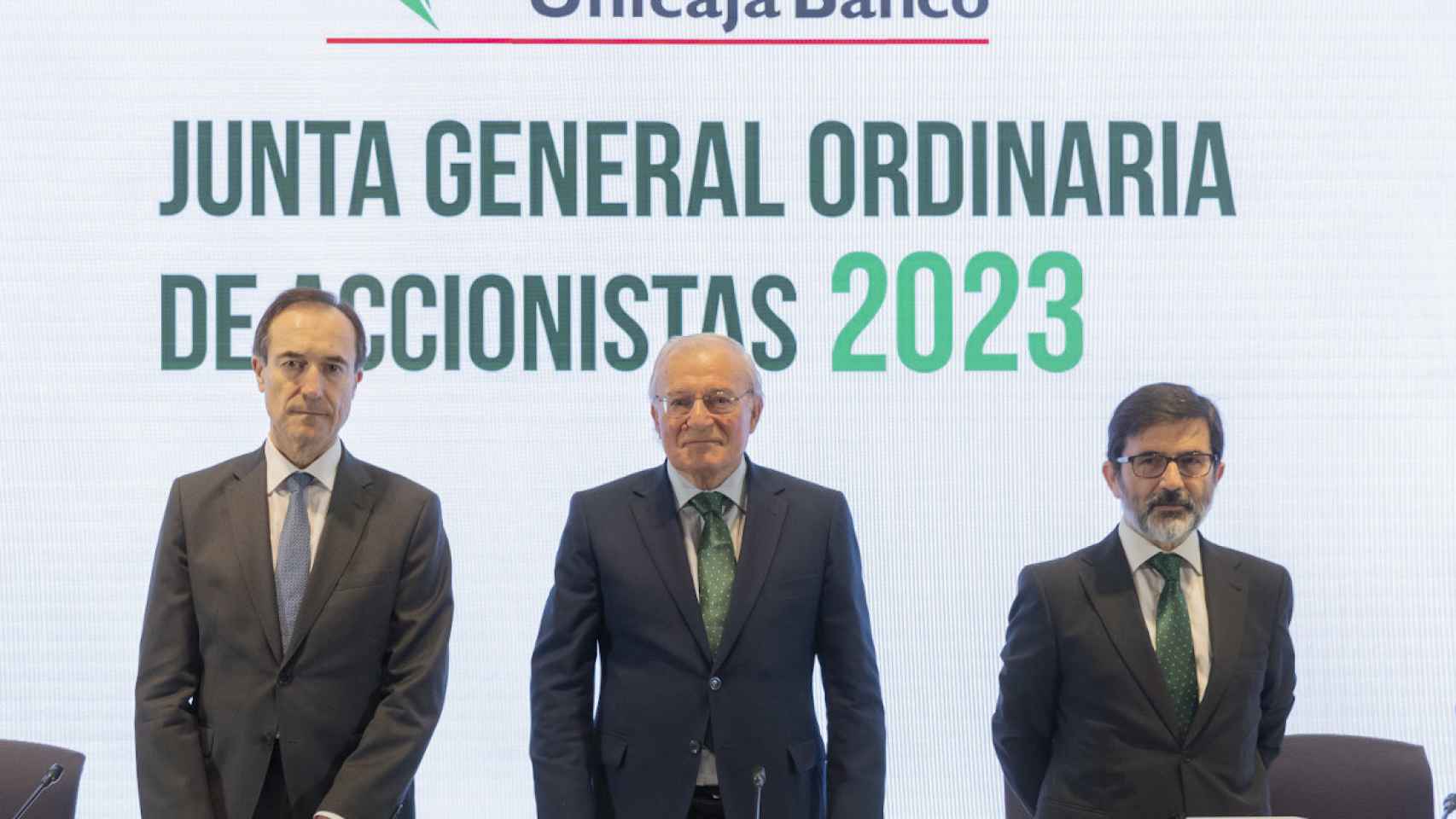 Manuel Menéndez, Consejo Delegado de Unicaja Banco;  Manuel Azuga, Presidente de Unicaja Banco, Y Vicente Orti, Vicesecretario del Consejo del Administración.
