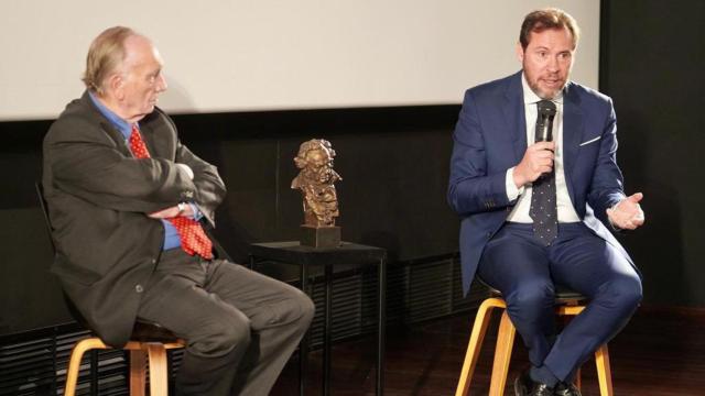 Óscar Puente junto al presidente de la Academia de Cine, Méndez-Leite