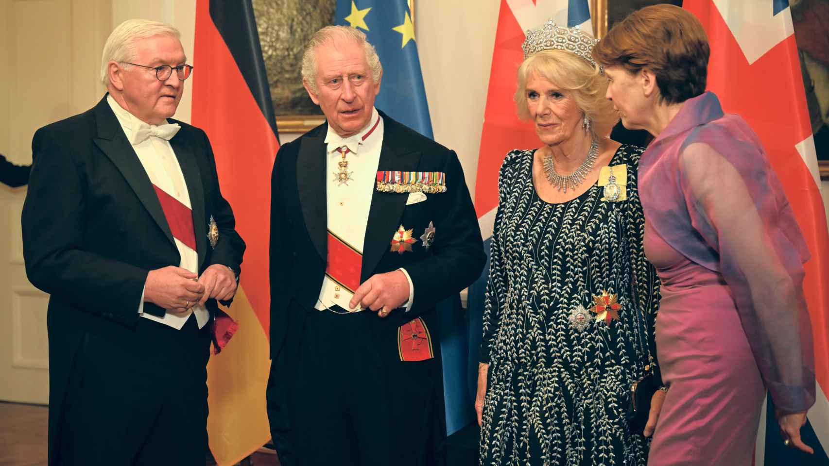 Los Reyes de Inglaterra junto a la pareja presidencial alemana.