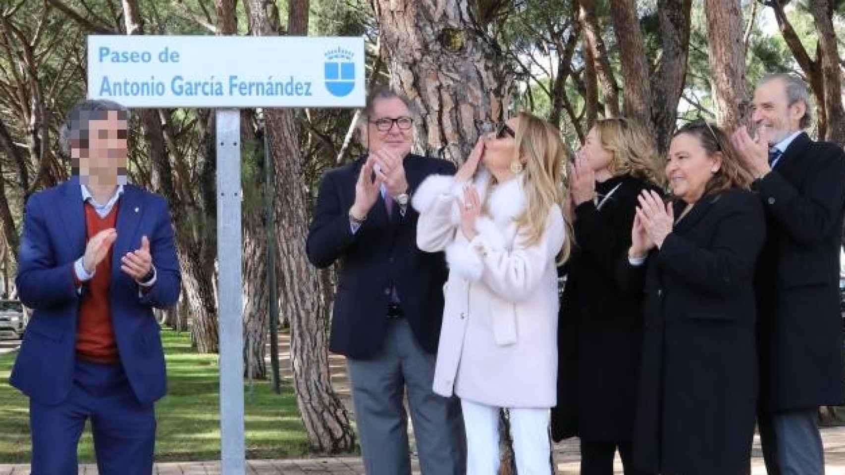 Ana García Obregón junto a sus hermanos, Celia, Amalia, Javier y Juan Antonio en el homenaje a su padre.
