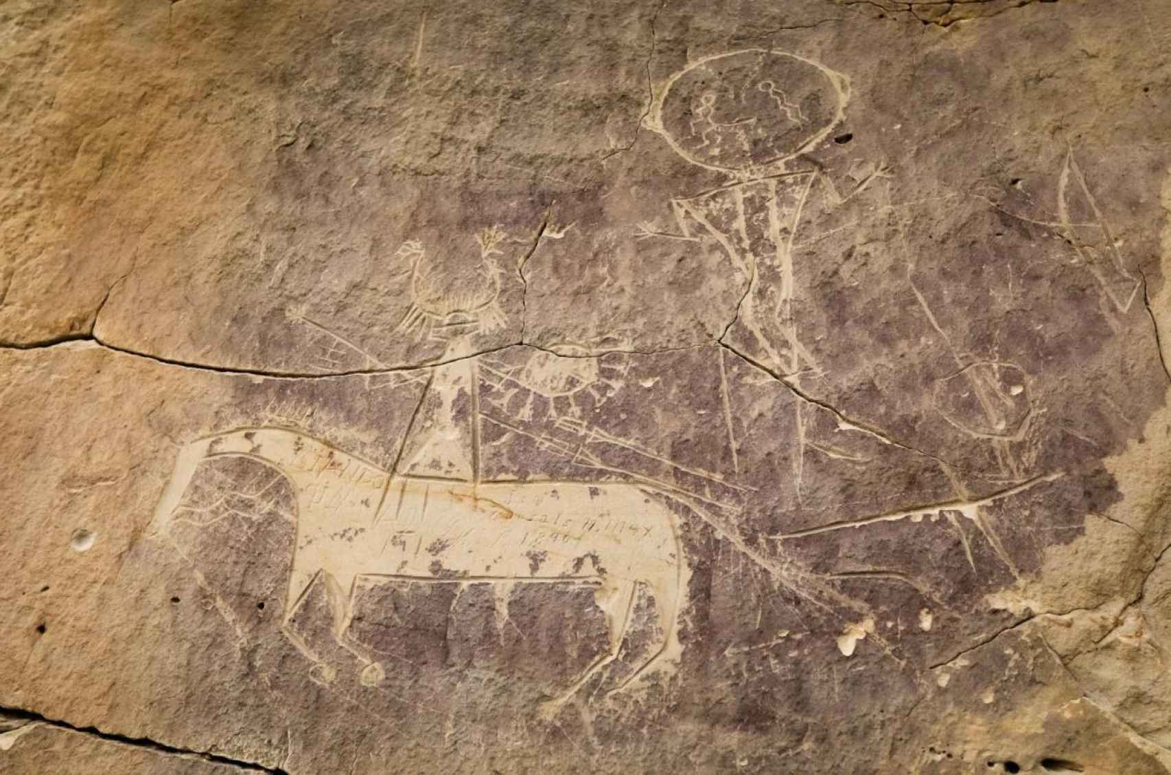 Petroglifo de caballo y jinete en el yacimiento de Tolar (Sweetwater, Wyoming). Probable representación de autoría comanche. / Pat Doak.