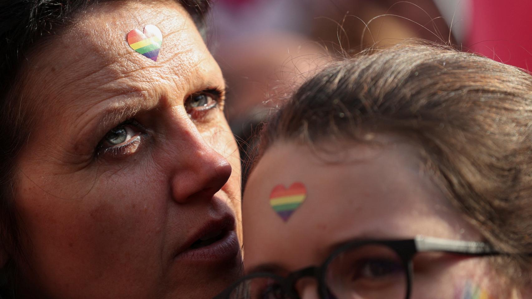 A mother and her daughter at a protest in Milan against Meloni's measures, this March.