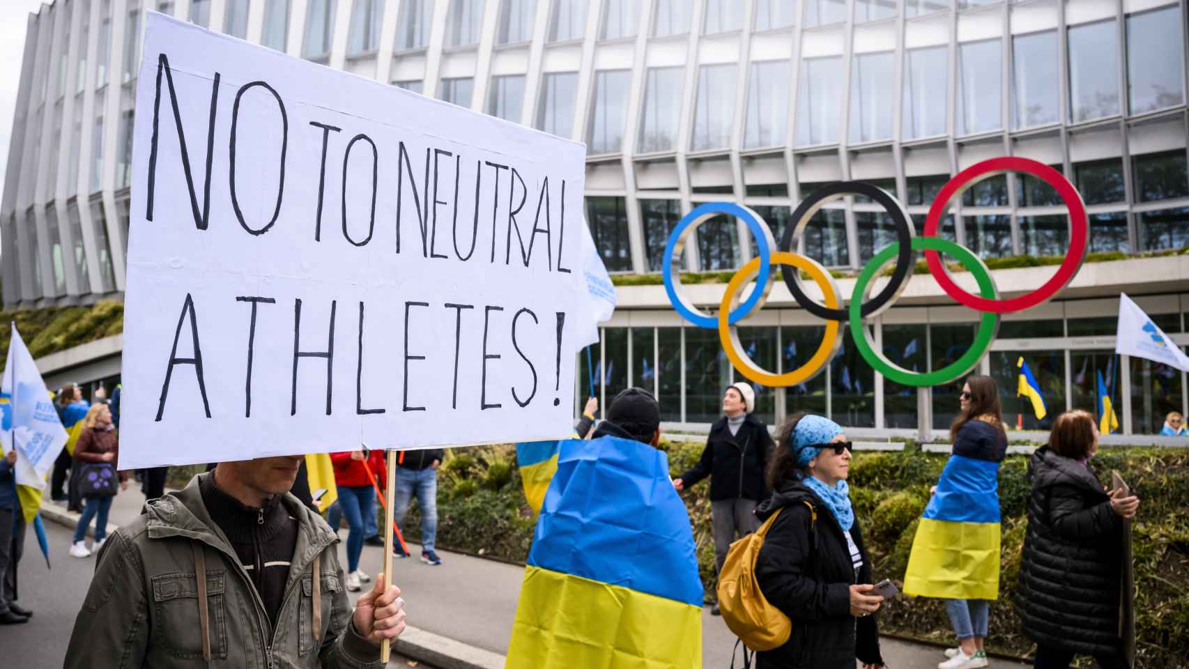 Protestas en Lausanne de ucranianos pidiendo el boicot a Rusia.