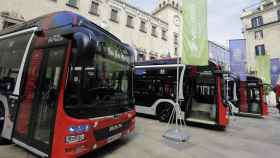 Autobuses de Vectalia, en una presentación con el Ayuntamiento en imagen de archivo.