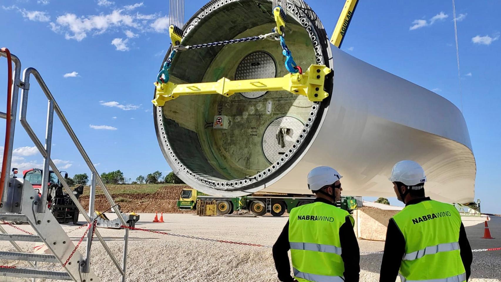 Instalación de un aerogenerador con Nabralift