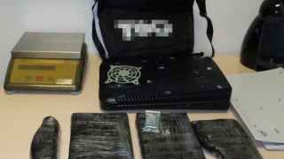 Tres kilos de droga dentro de una videoconsola, el hallazgo de la Guardia Civil en el aeropuerto de Valencia