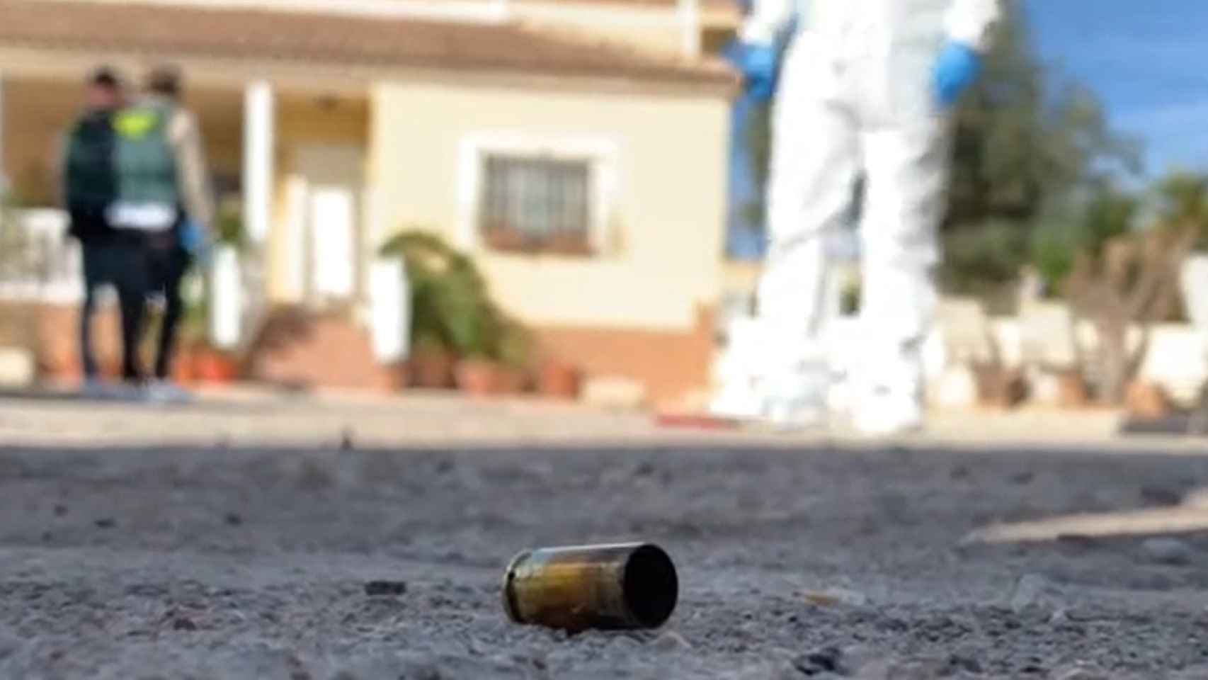 Imagen de un casquillo de bala recogido durante la operación en El Moralet, en la que cuatro agentes resultaron heridos.