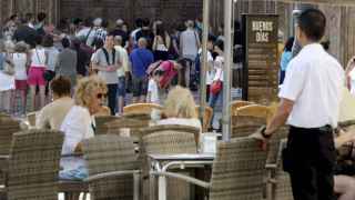 La hostelería afronta la Semana Santa en Alicante "al 90 %" pero sin personal: "Tenemos que quitar mesas"