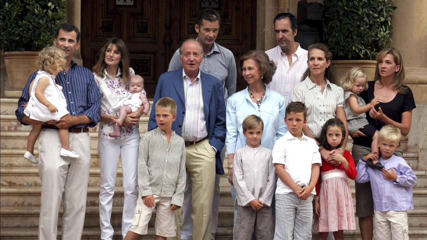 Iñaki Urdangarin junto a la Familia Real posando en Marivent.