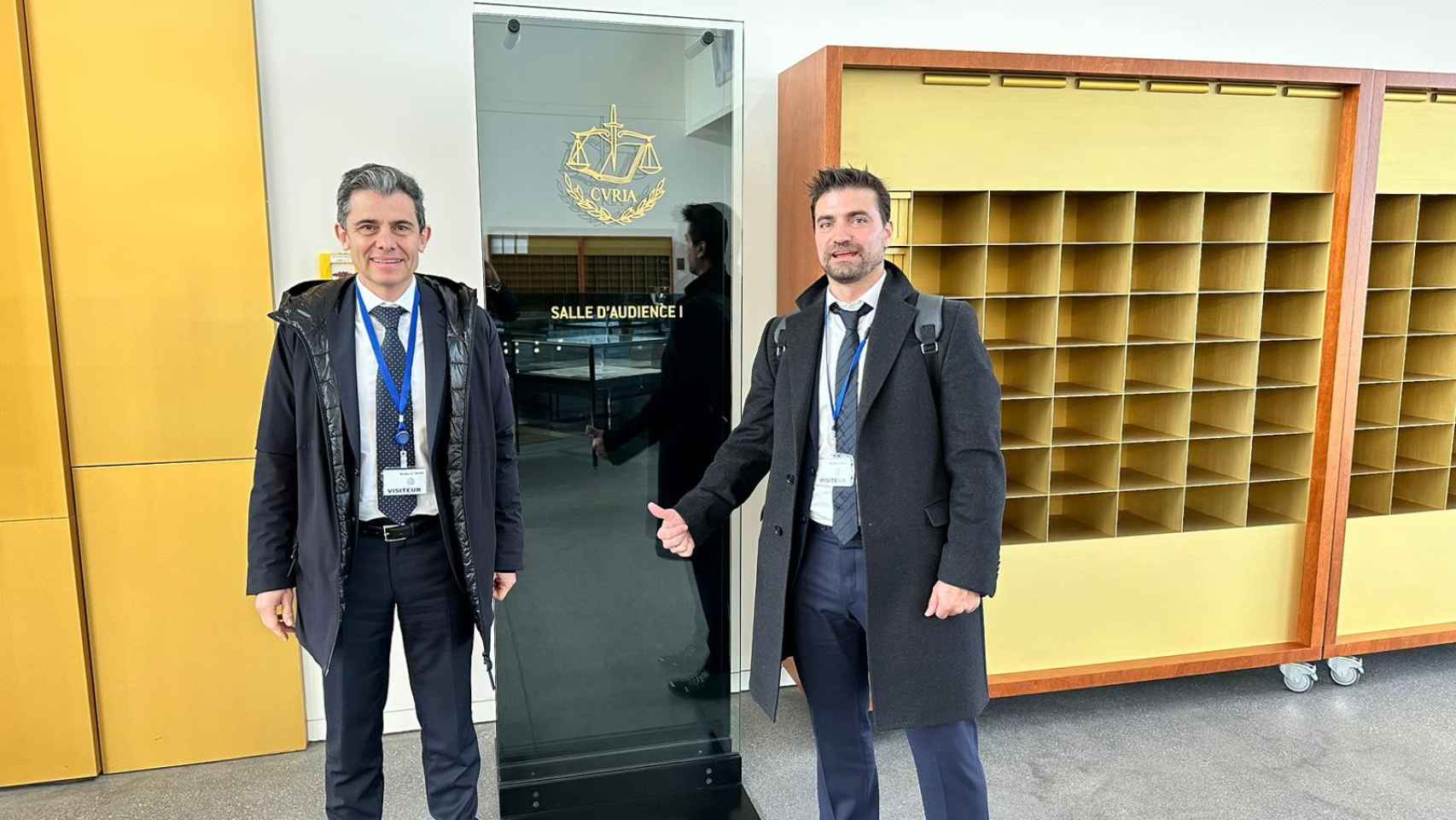 Los abogados Adrián Rebollo y Antonio Castro, el pasado 16 de marzo en el TJUE, en Luxemburgo.