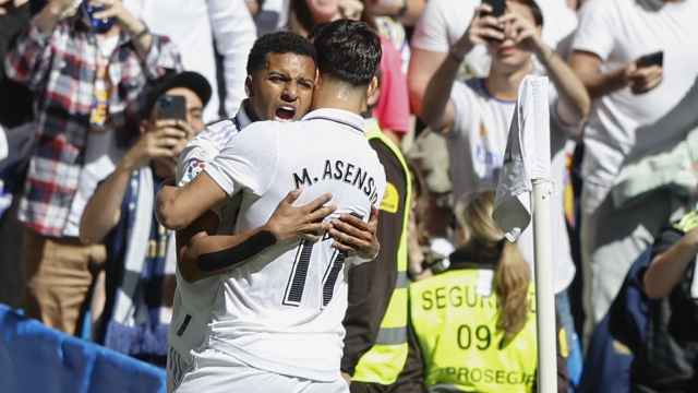 Rodrygo y Asensio celebran un gol con el Real Madrid