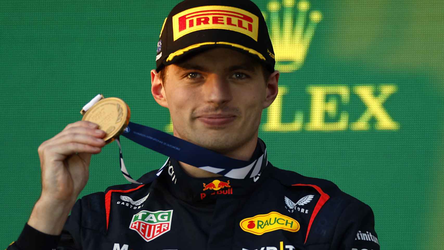 Max Verstappen, en el podio tras su primer puesto en el Gran Premio de Australia de la Fórmula 1 2023