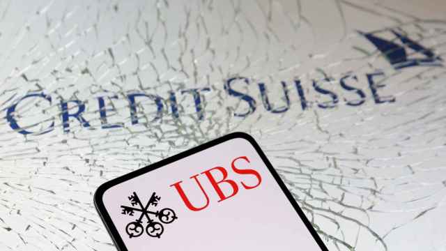 Logos de Credit Suisse y UBS.