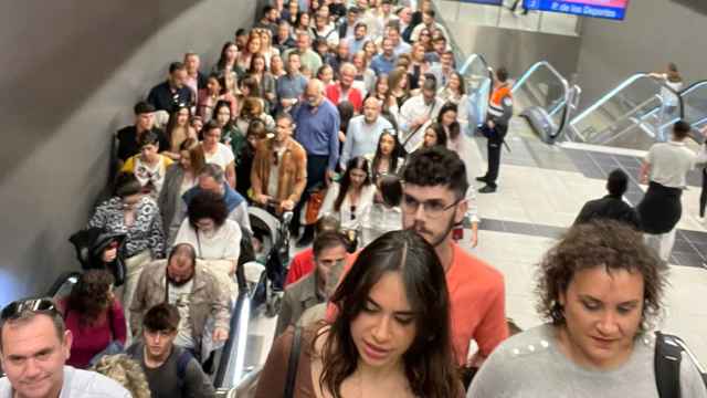 Imagen de archivo de la gran afluencia de pasajeros en la estación Guadalmedina del Metro de Málaga.