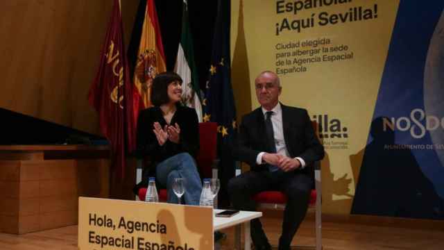 La ministra de Ciencia e Innovación, Diana Morant, junto con el alcalde de Sevilla, Antonio Muñoz.