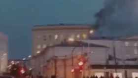 Imagen del incendio declarado en el ministerio de Defensa de Rusia.