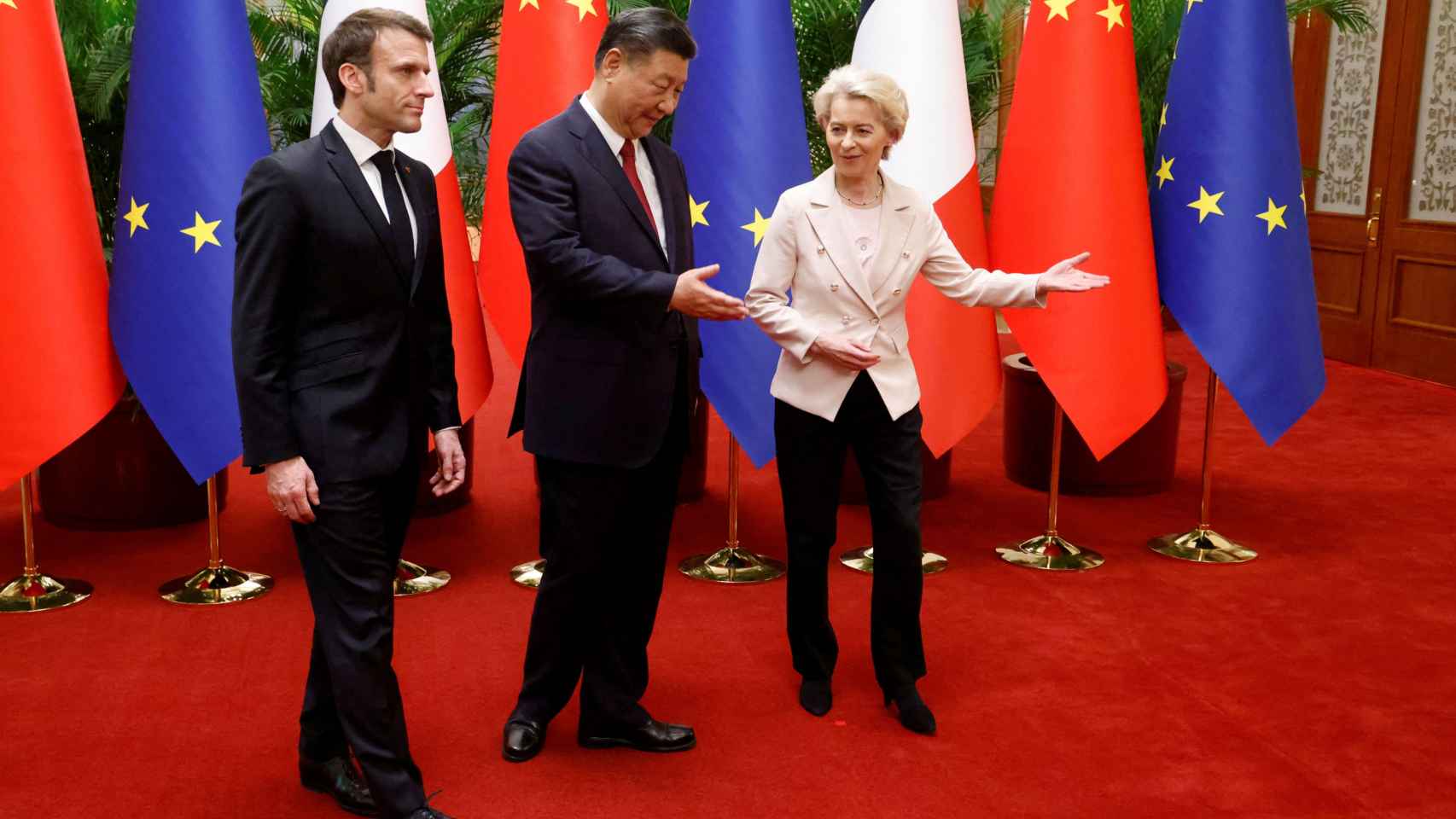 Emmanuel Macron, Xi Jinping y Ursula von der Leyen, durante su reunión de el pasado jueves en Pekín