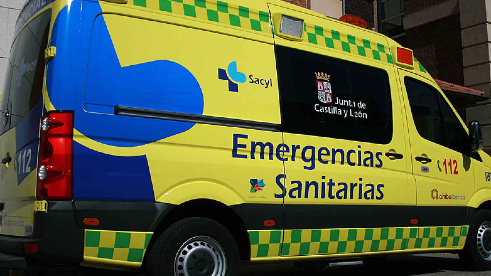 Imagen de una ambulancia medicalizada de Sacyl.