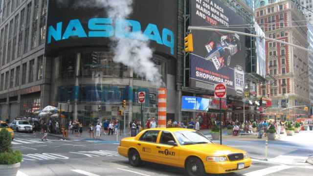 Cartel del Nasdaq en Times Square, Nueva York.