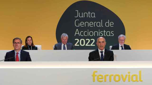 Ignacio Madridejos y Rafael del Pino, consejero delegado y presidente de Ferrovial, en la Junta de Accionistas del grupo en Madrid, en mayo de 2022.
