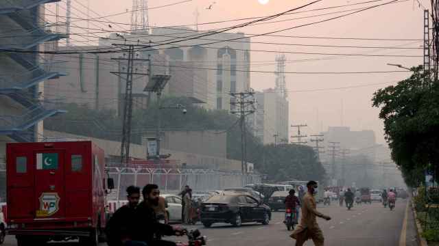 Imagen de la ciudad de Lahore durante un episodio de smog durante el año 2021