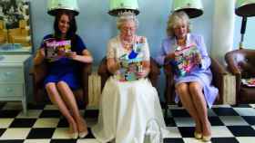 'La reina, Camilla y Kate Middleton en la peluquería', obra de Alison Jackson