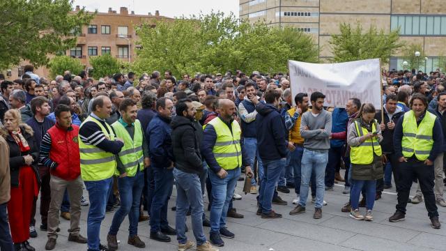 Concentracion de ganaderos ante la Delegación de la Junta en Salamanca