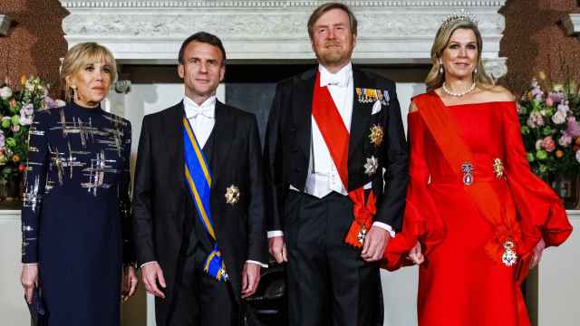 Los Reyes y el matrimonio Macron, en el Palacio Real de Ámsterdam.