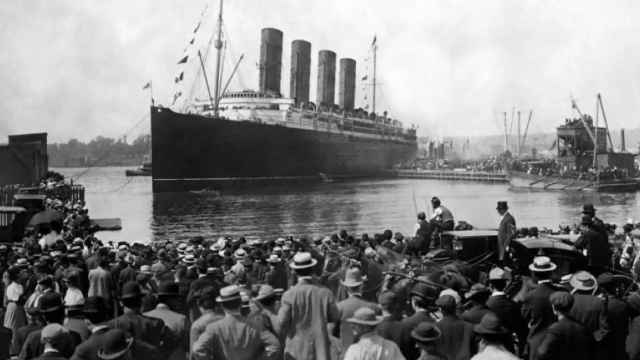La salida del Titanic del puerto inglés de Southampton, el 10 de abril de 1912.