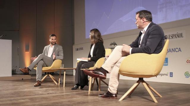 Pablo Núñez, responsable de Relaciones Institucionales de Cobre San Rafael, Ana Botas, gerente de Viratec, y Alberto Sánchez, director de Innovación y Transformación de Viaqua.