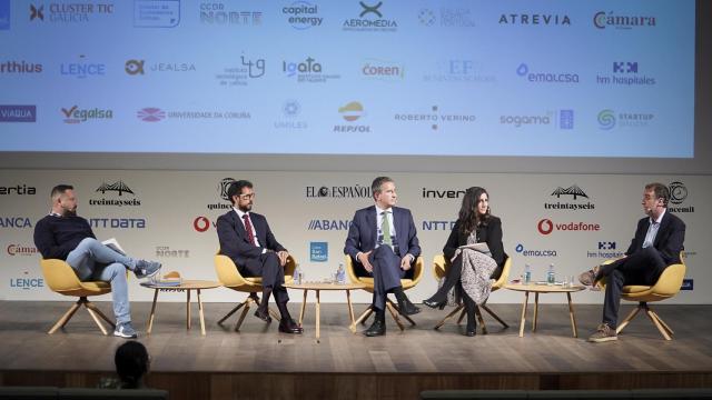 Imagen de la mesa redonda 'Energías renovables en Galicia', en la primera jornada del II Foro Económico Español en Galicia 'La Galicia que viene'.