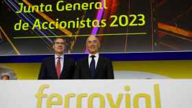 Ignacio Madridejos, consejero delegado de Ferrovial, y Rafael del Pino, presidente, en la Junta de Accionistas celebrada hoy en Madrid.