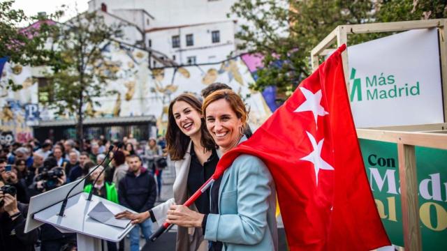 Mónica García y Rita Maestre este jueves en Lavapies.